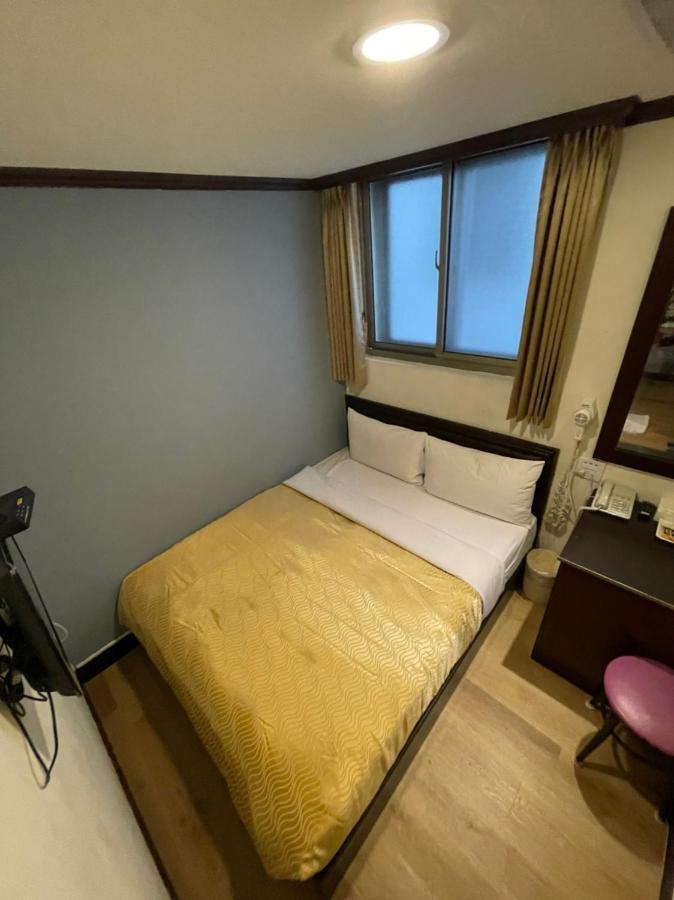 Holiday Business Hotel Taitung ภายนอก รูปภาพ