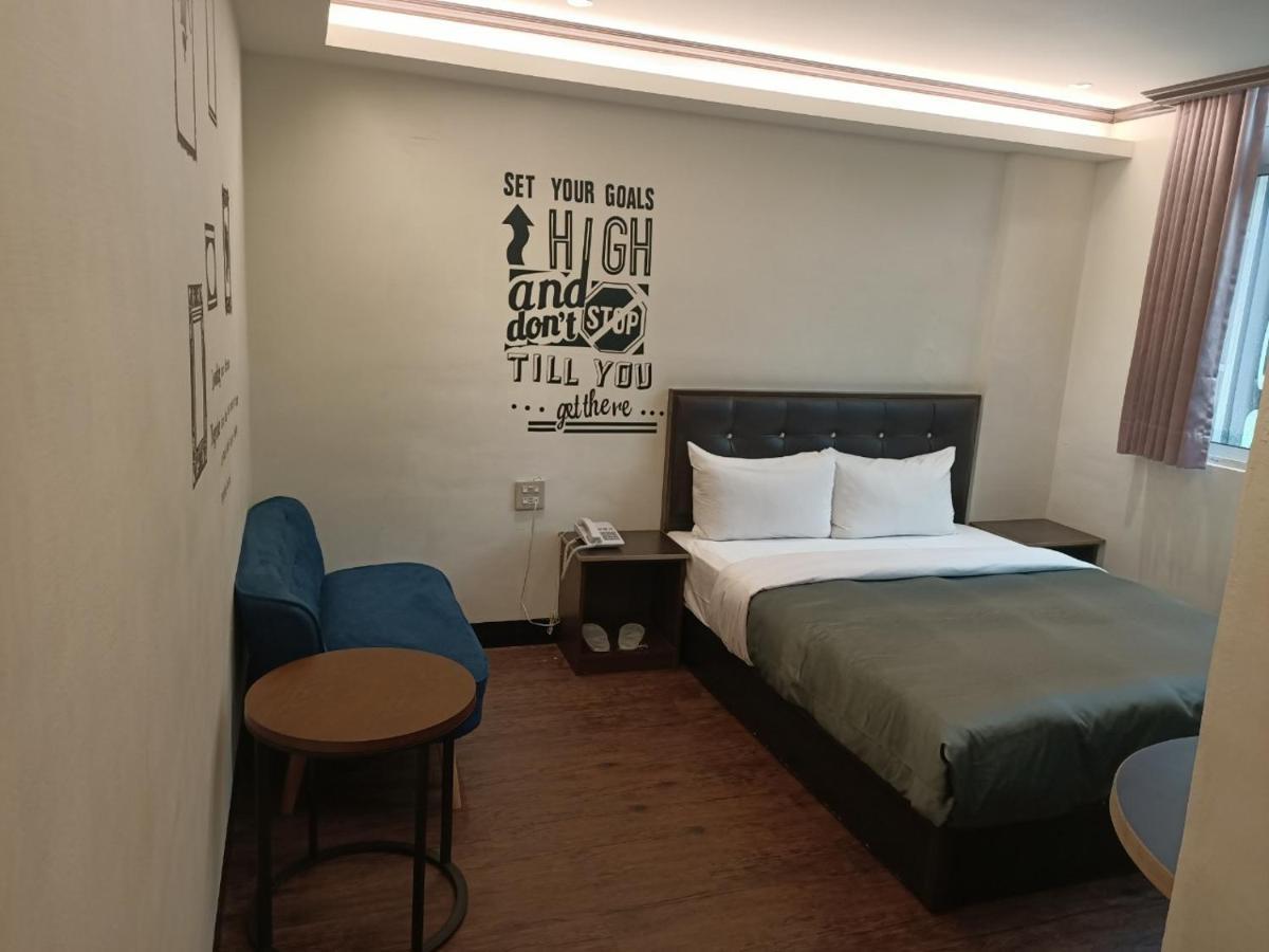 Holiday Business Hotel Taitung ภายนอก รูปภาพ