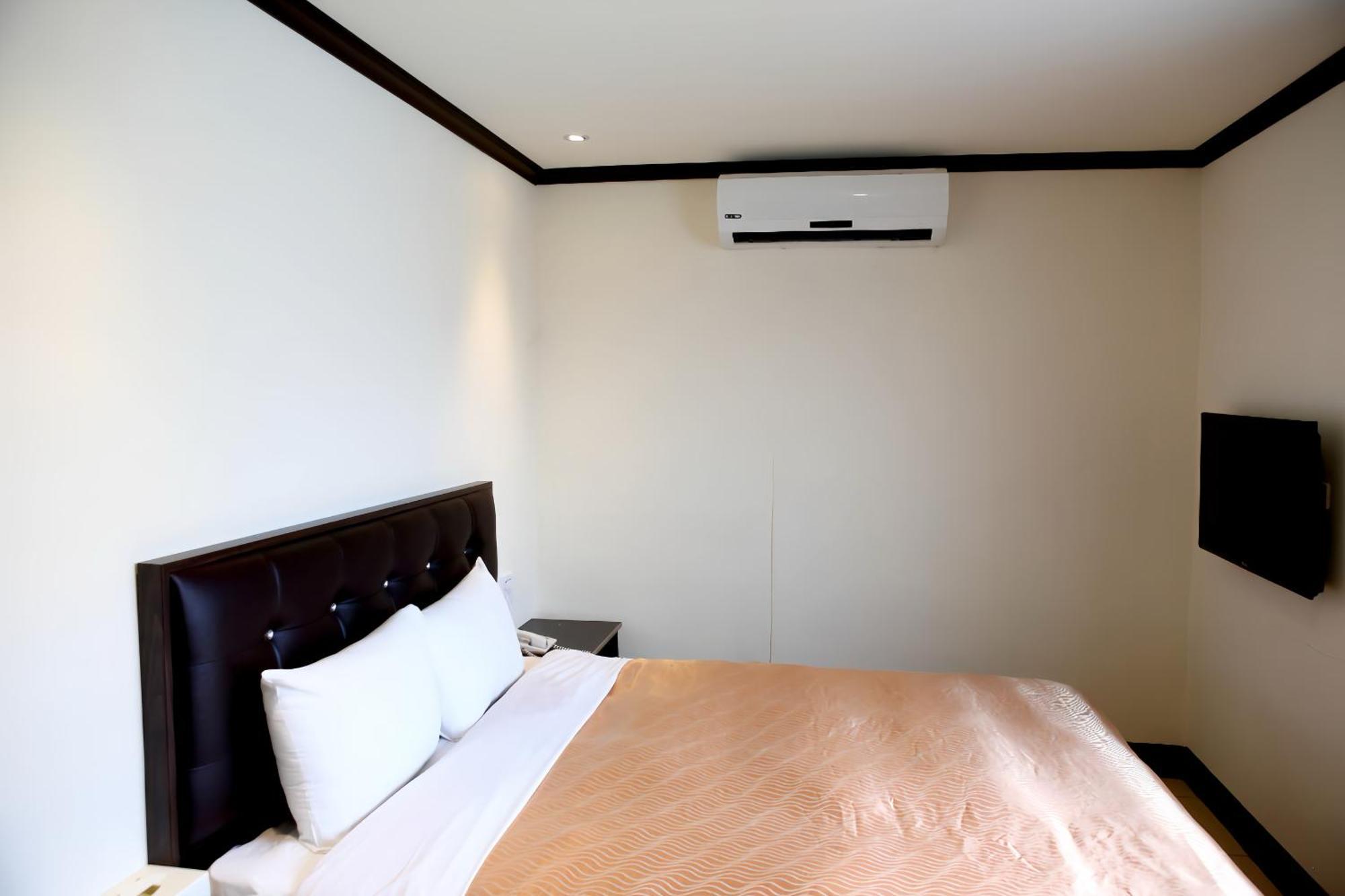 Holiday Business Hotel Taitung ภายนอก รูปภาพ