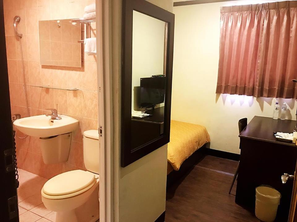 Holiday Business Hotel Taitung ภายนอก รูปภาพ